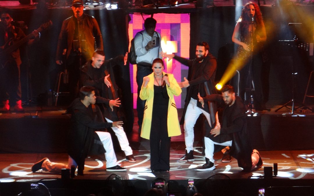 OLGA TAÑON “LA MUJER DE FUEGO” DERROCHÓ ENERGÍA EN EL SALVADOR